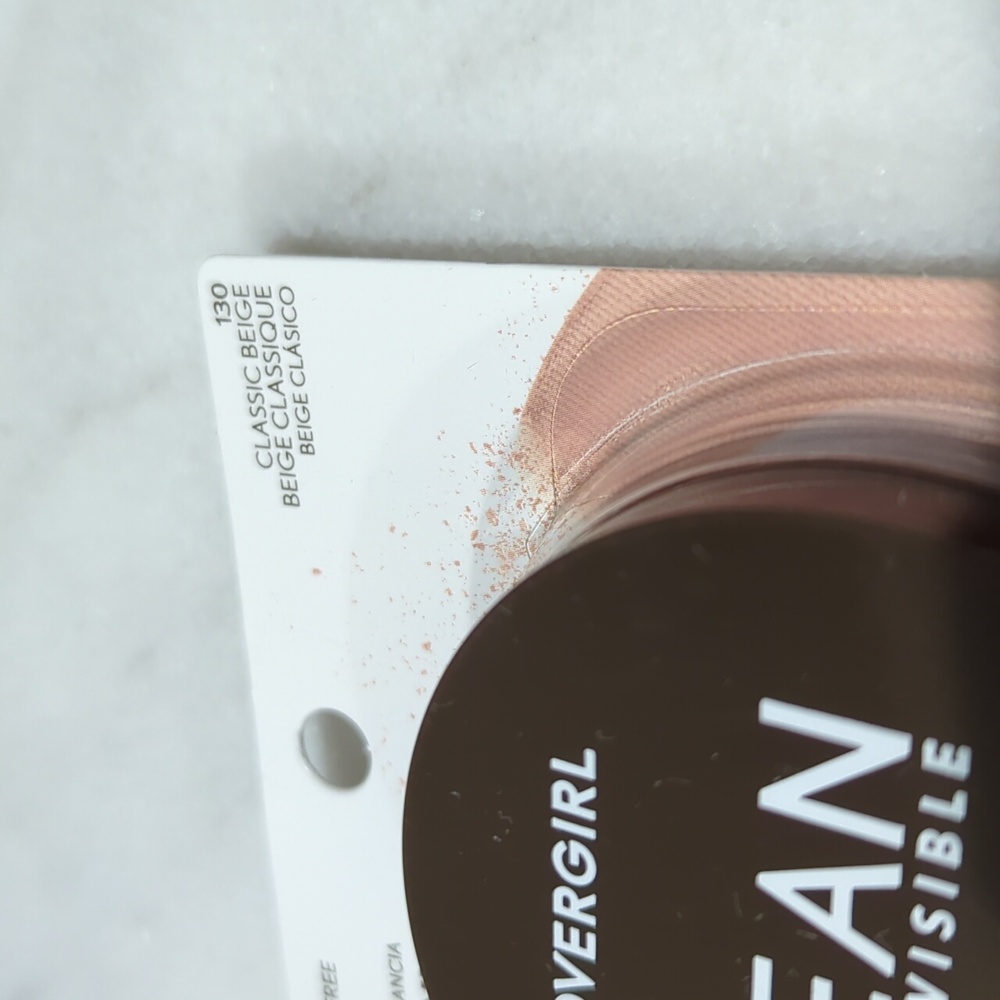 CoverGirl Clean Invisible Pressed Powder - Picture 11 of 13
